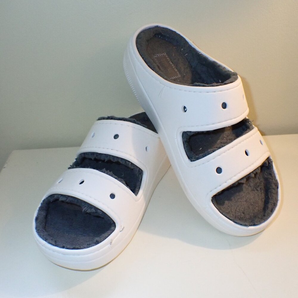 Crocs  Classic Cozzzy Sandal W9 M7
